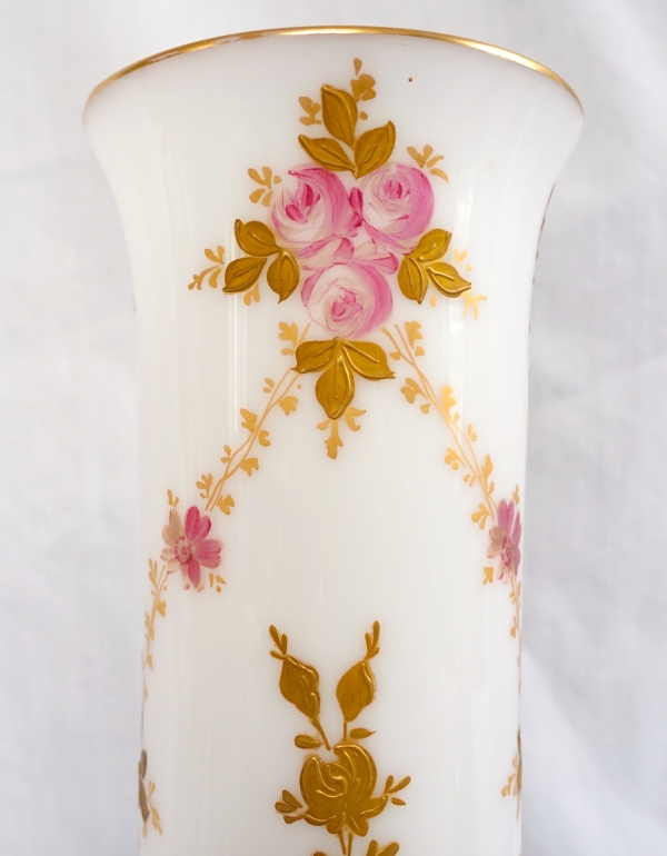 Paire de vases en cristal de Saint Louis - opaline peinte & dorée - étiquette papier