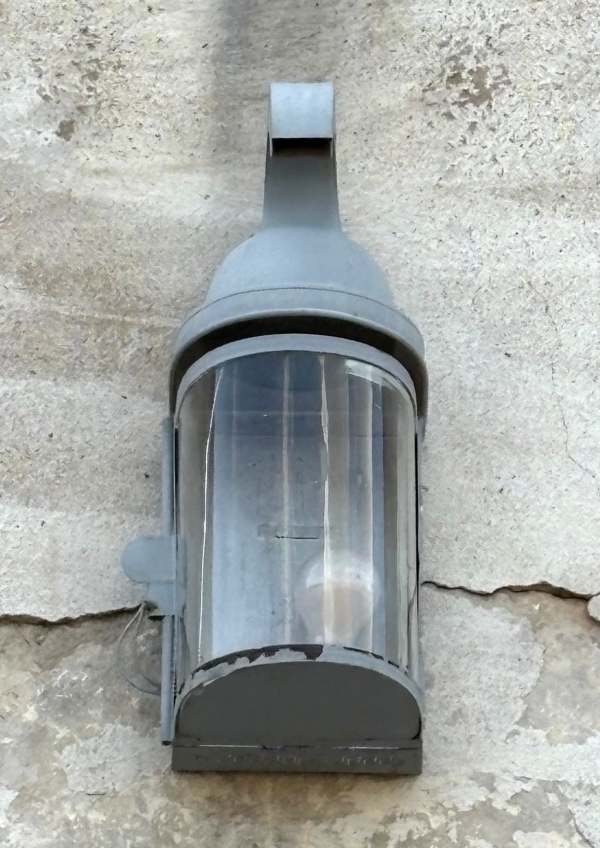 Antique-style helmet-shaped lantern for exterior or interior use, early 19th century
