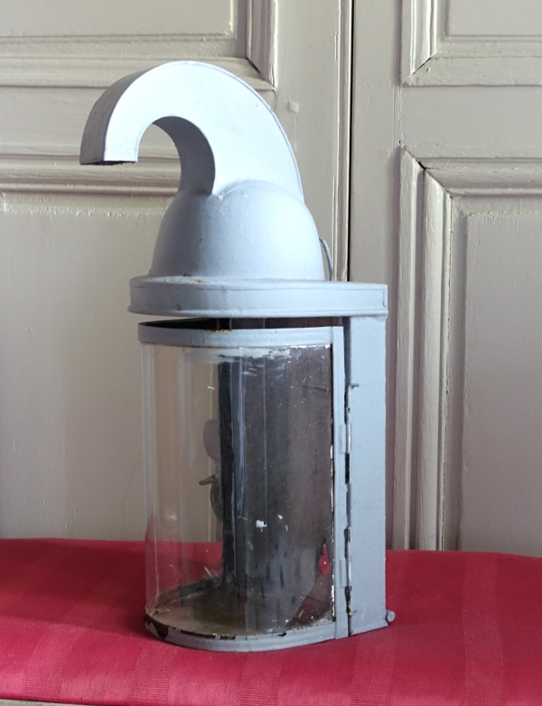 Antique-style helmet-shaped lantern for exterior or interior use, early 19th century