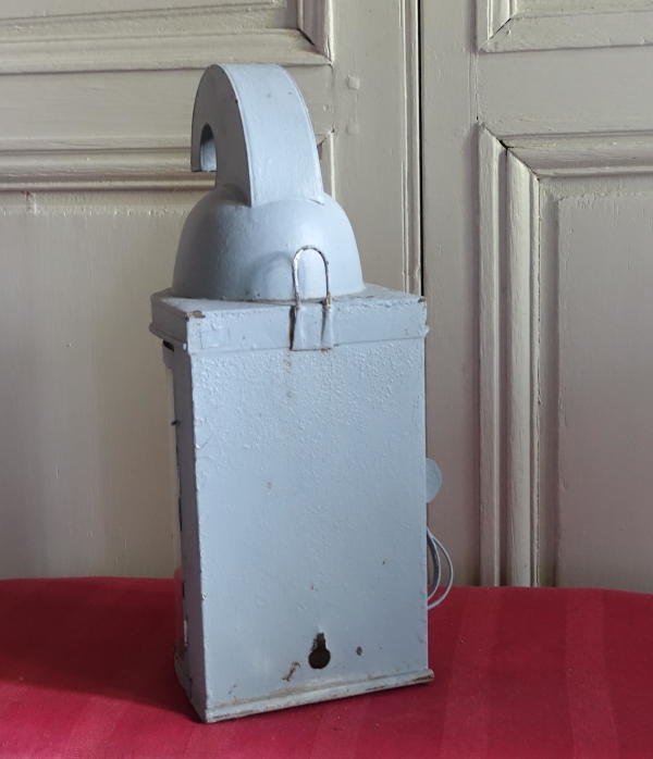 Antique-style helmet-shaped lantern for exterior or interior use, early 19th century