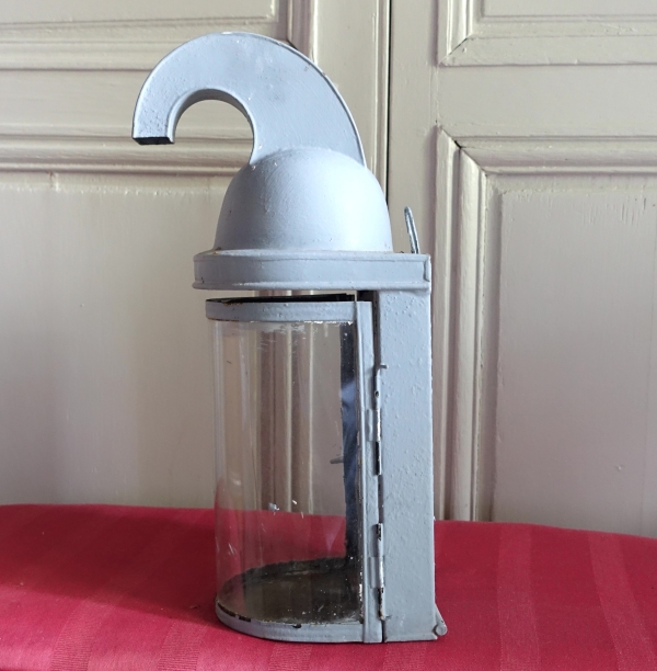 Antique-style helmet-shaped lantern for exterior or interior use, early 19th century