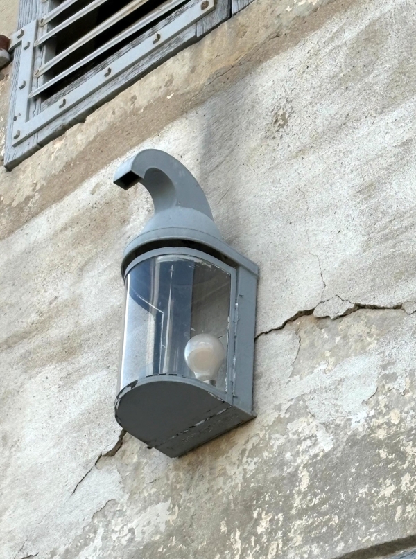Antique-style helmet-shaped lantern for exterior or interior use, early 19th century