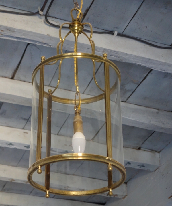 Paire de lanternes de vestibule de style Louis XVI en bronze et verre