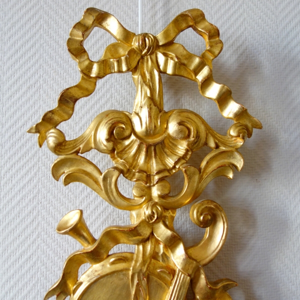 Paire de trophées, ornements de boiseries en bois doré - style Louis XVI - 76cm