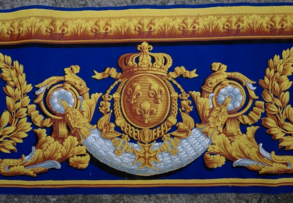 Royal wallpaper decorated with Charles Philippe de France coat of arms