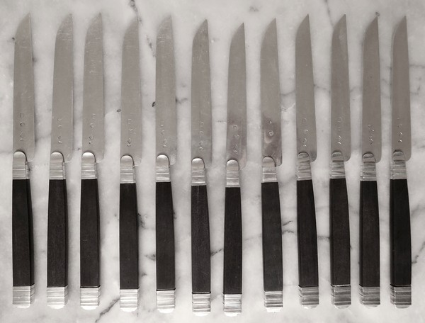 Ensemble de 12 couteaux à fruits en ébène et argent massif, poinçon Vieillard