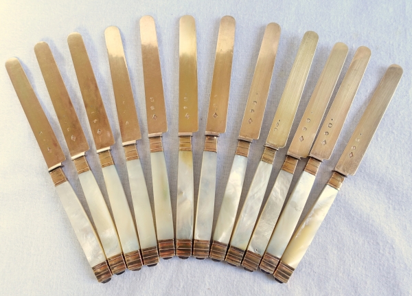12 vermeil fruit knives, mother of pearl handles, early 19th century