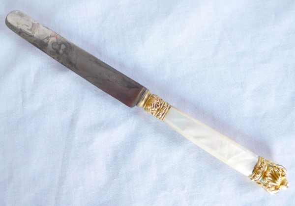 14 couteaux d'époque Charles X par Gavet coutelier du Roi, nacre et vermeil, XIXe siècle