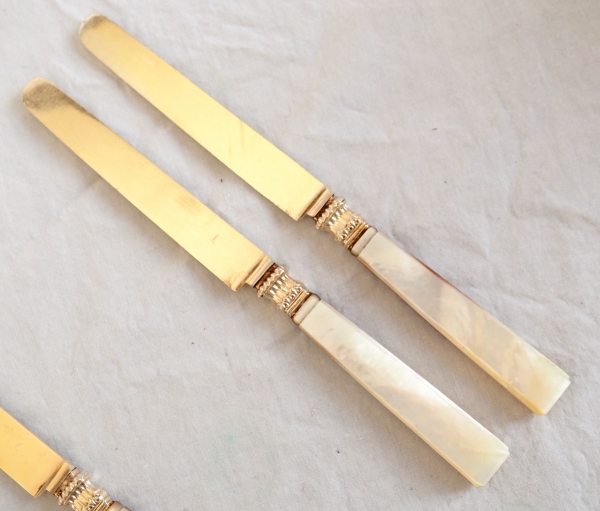 12 vermeil fruit knives, mother of pearl handles, early 19th century