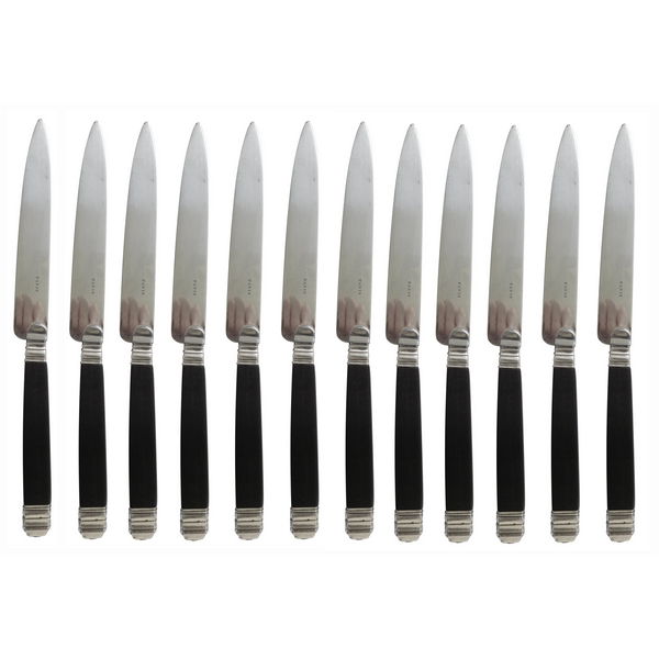 12 couteaux de table en ébène, viroles et culots en argent massif, modèle Restauration à filet