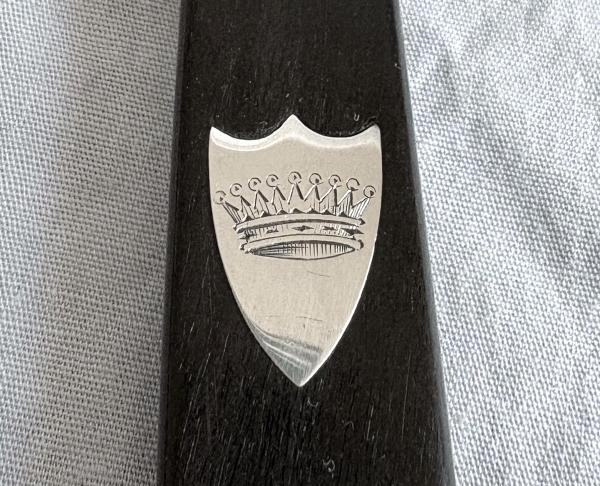 Ménagère de 32 couteaux en ébène et argent massif - couronne de comte - vers 1830