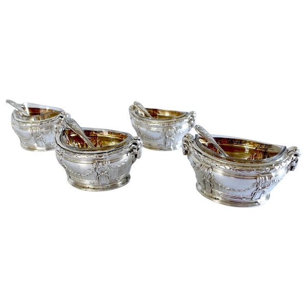 4 salières en argent massif vermeil, style Louis XVI, têtes de béliers par Puiforcat - poinçon Minerve