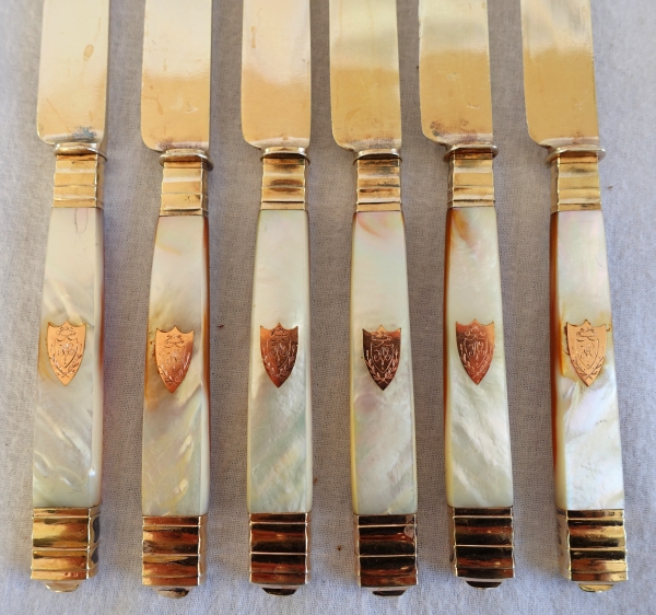 6 Empire vermeil, mother of pearl and pink gold fruit knives, early 19th century