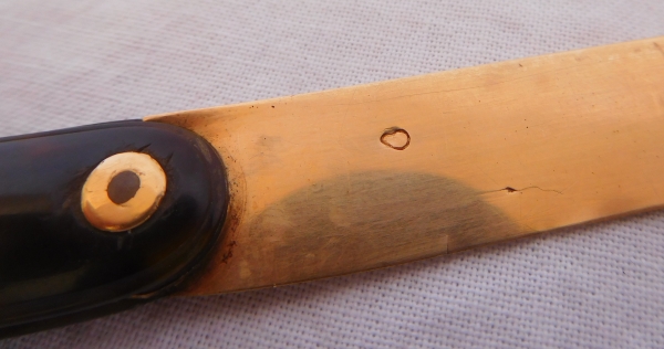 Couteau canif d'époque XVIIIe en écaille à lame en or dans son étui en galuchat