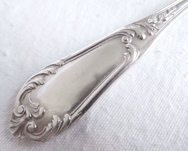 Couteau à beurre de style Louis XV en argent massif, poinçon Minerve, par Henri Chenailler