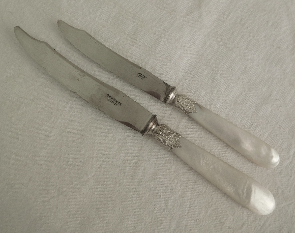 Ménagère de 12 + 12 couteaux de style Louis XVI en nacre, viroles en argent massif, époque Napoléon III