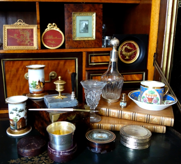 Boîte circulaire en vermeil - argent massif ciselé et doré or fin