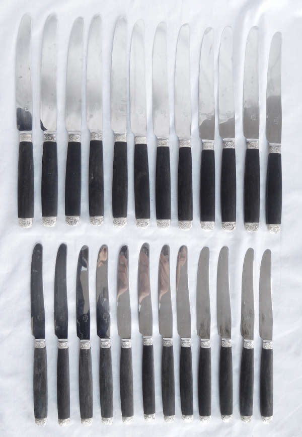 Ménagère de couteaux de style Régence en ébène, viroles et culots en argent massif - 24 pièces
