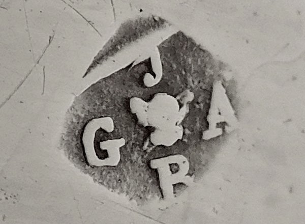 Plat ovale en argent massif - 839g - poinçon Vieillard, début XIXe siècle vers 1820