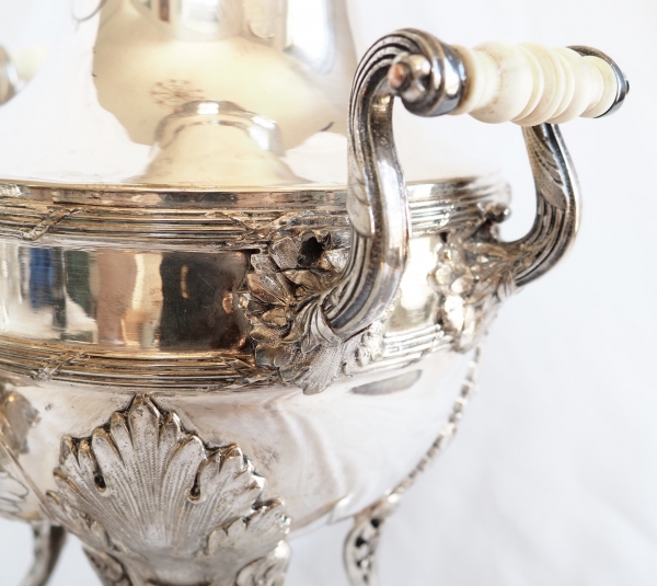 Puiforcat : samovar / fontaine à thé de style Louis XVI en métal argenté