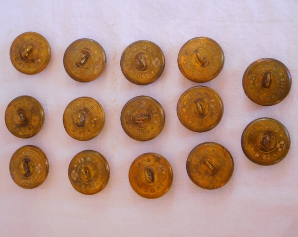 Série de 14 boutons de livrée à couronne de Comte en bronze doré, XIXe siècle