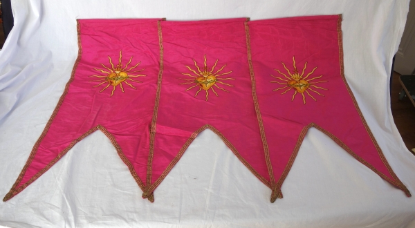 Set of 3 pink silk banners, the Sacred Heart embroidered