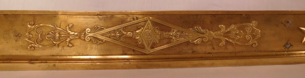 Barre de cheminée aux sphinges en bronze doré, époque Empire, variante d'un modèle de Fontainebleau