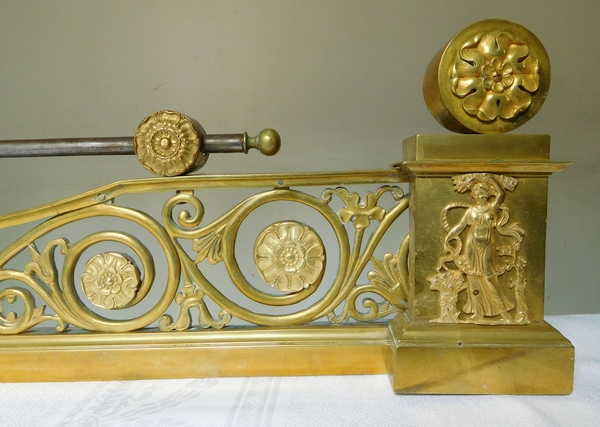 Barre de cheminée / chenets Empire en bronze ciselé et doré, époque Restauration