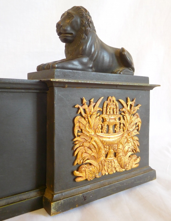 Barre de cheminée Empire en bronze patiné et doré aux lions - début XIXe siècle