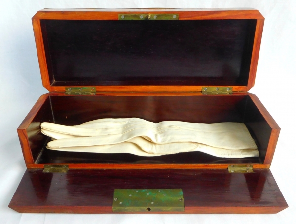Boîte à gants en marqueterie de bois de rose, amarante et nacre, époque Napoléon III