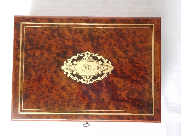 Coffret / boîte à bijoux en loupe d'amboine d'époque Napoléon III