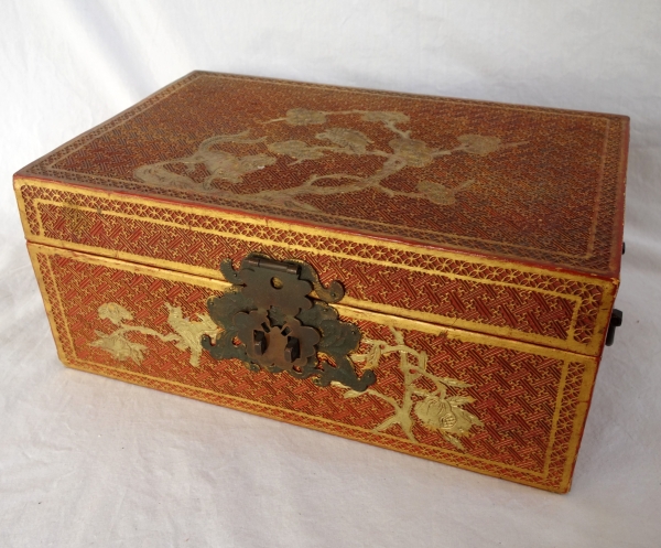 Boîte coffret en laque sculptée, Chine, époque Qing - fin XIXe / début XXe siècle