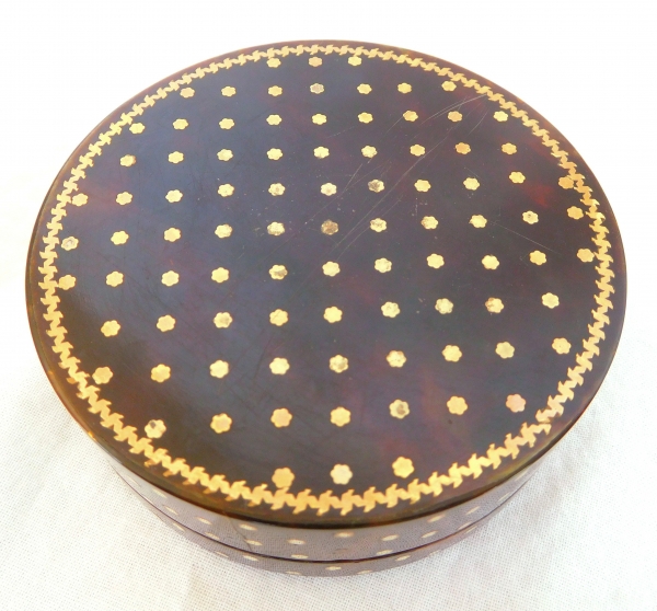 Grande boîte en écaille cloutée d'or époque fin XVIIIe siècle / début XIXe siècle