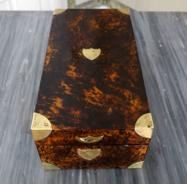 Boîte, coffret de marine d'époque Empire en placage de loupe et laiton