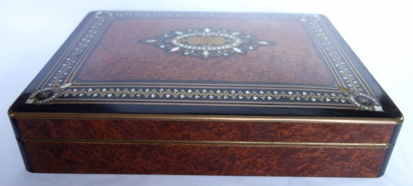 Coffret / boîte à jeux en marqueterie avec ses jetons, époque Napoléon III
