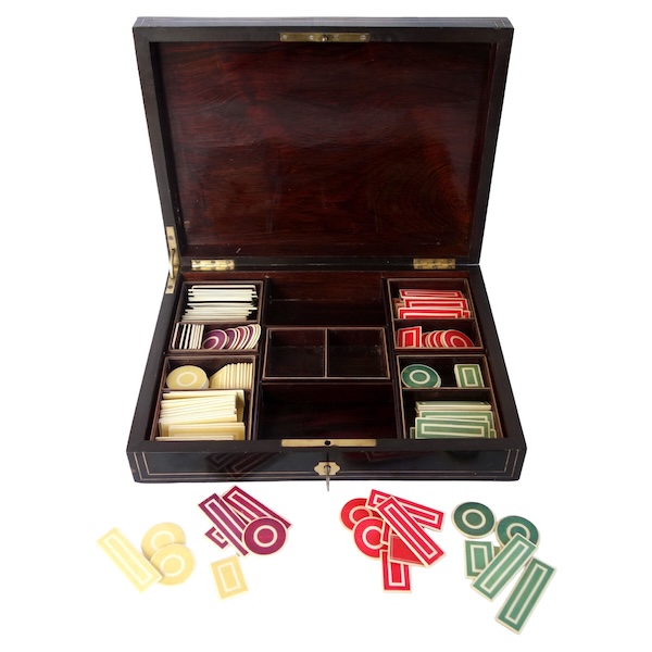 Boîte à jeux et ses jetons, bois noirci, palissandre, marqueterie Boulle - époque Napoléon III