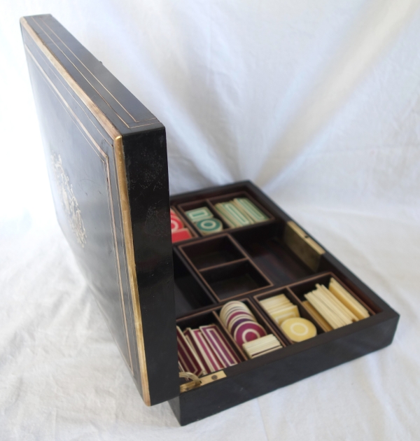 Boîte à jeux et ses jetons, bois noirci, palissandre, marqueterie Boulle - époque Napoléon III