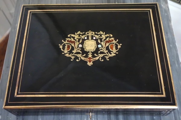 Boîte à jeux et ses jetons, bois noirci, palissandre, marqueterie Boulle - époque Napoléon III