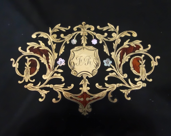 Boîte à jeux et ses jetons, bois noirci, palissandre, marqueterie Boulle - époque Napoléon III