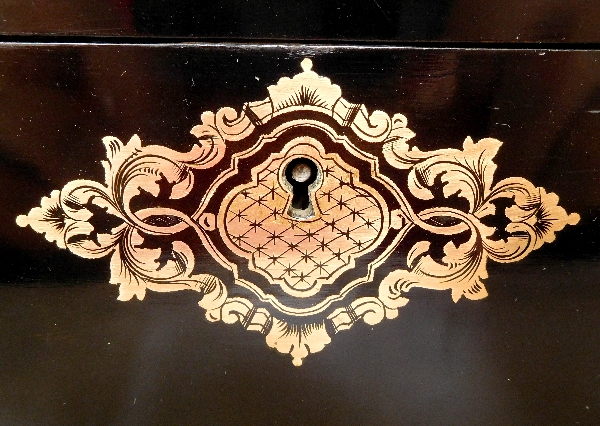 Tahan - supplier of the Emperor - marquetry jewelry box