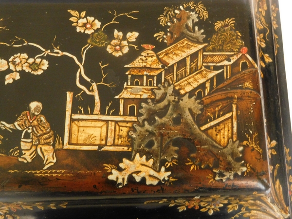 Boîte à perruque d'époque Louis XV en vernis Martin - décor aux Chinois
