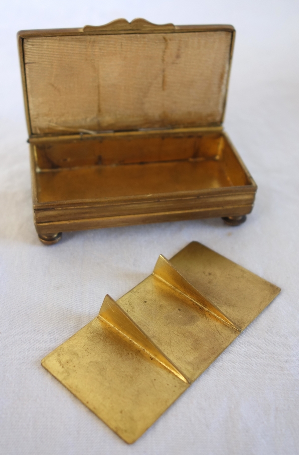 Boîte à pilules ou boîte à timbres en bronze et laque dans le goût de la Chine