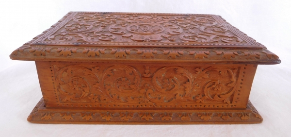 Boîte en bois de Bagard / bois de Sainte Lucie à couronne de Marquis - époque XVIIe siècle