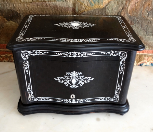 Ebony and ivory marquetry cigar box, Napoleon III period, attributed to Diehl