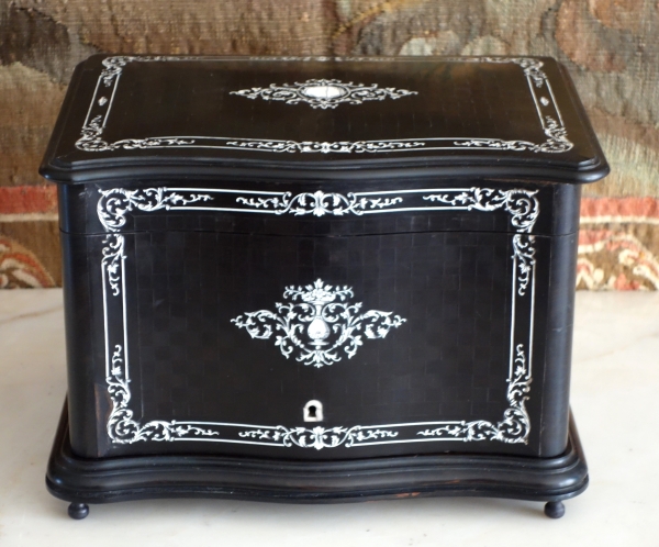 Ebony and ivory marquetry cigar box, Napoleon III period, attributed to Diehl