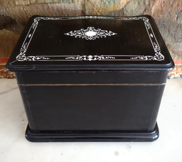 Ebony and ivory marquetry cigar box, Napoleon III period, attributed to Diehl