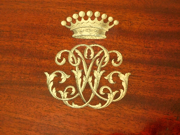 Aucoc : mahogany jewelry box, crown of count inlaid
