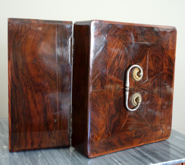 Louis XV violet wood marquetry box, Maltese Cross pattern - 18th century