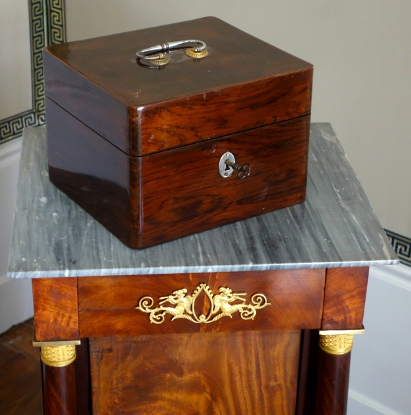 Louis XV violet wood marquetry box, Maltese Cross pattern - 18th century