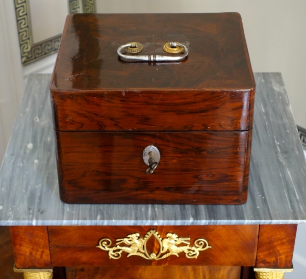 Louis XV violet wood marquetry box, Maltese Cross pattern - 18th century